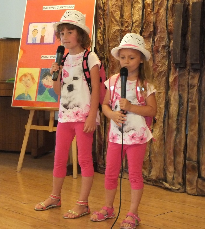 Uroczo śpiewały dzieci z powiatów wąbrzeskiego,...