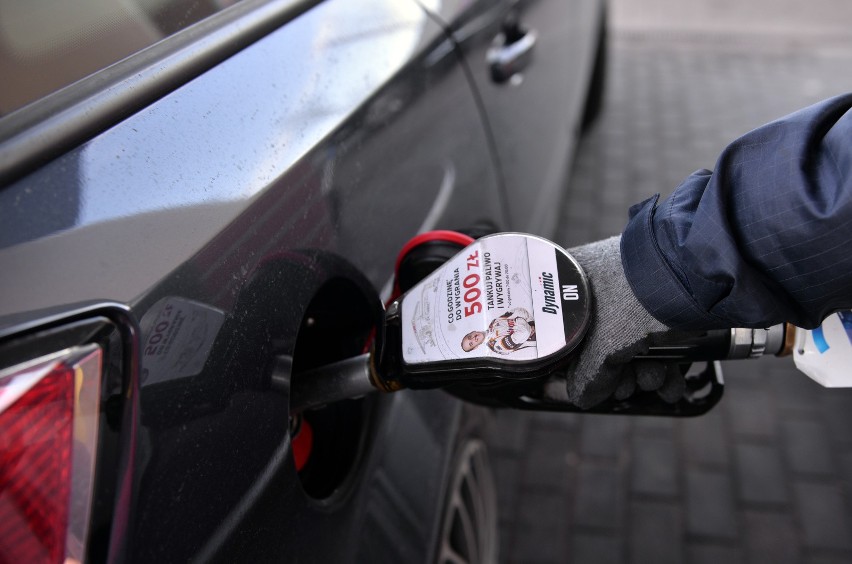 Według danych serwisu e-petrol średnio litra benzyny PB 95...