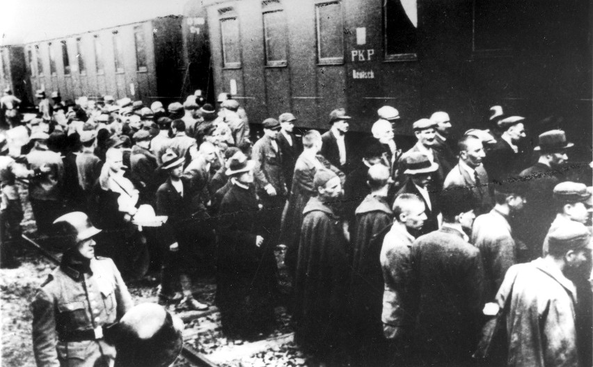 14 czerwca 1940 roku Niemcy skierowali z więzienia w...
