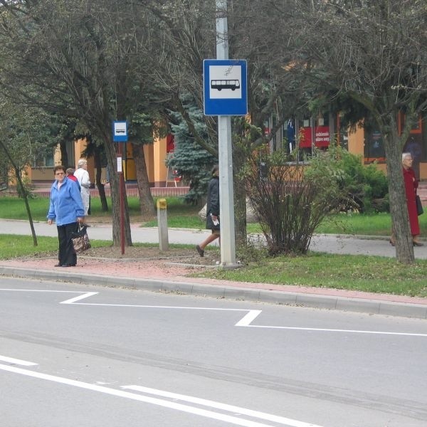 Mieszkańcy chcą, aby przystanek przy ulicy Wyspiańskiego w Tarnobrzegu służył wysiadającym pasażerom oraz wsiadającym.