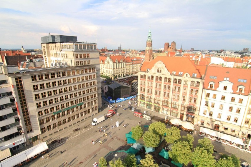 Redakcja wrocławskiej Gazety Wyborczej mieści się przy placu...