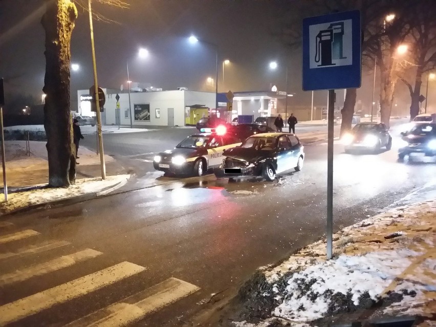 Do zderzenia dwóch aut doszło na ul. Kozietulskiego w...