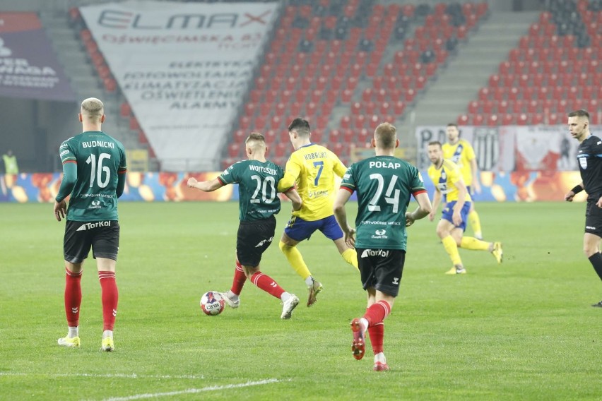 Arka Gdynia udanie rozpoczęła marzec, pokonując 1:0 GKS w...
