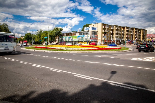 Taki pomysł zgłasza jedna ze szkół jazdy. Może to rozwiązałoby problem? Kierowcy są za. Niektórzy chcą też lewoskrętu. Magistrat się sprzeciwia.