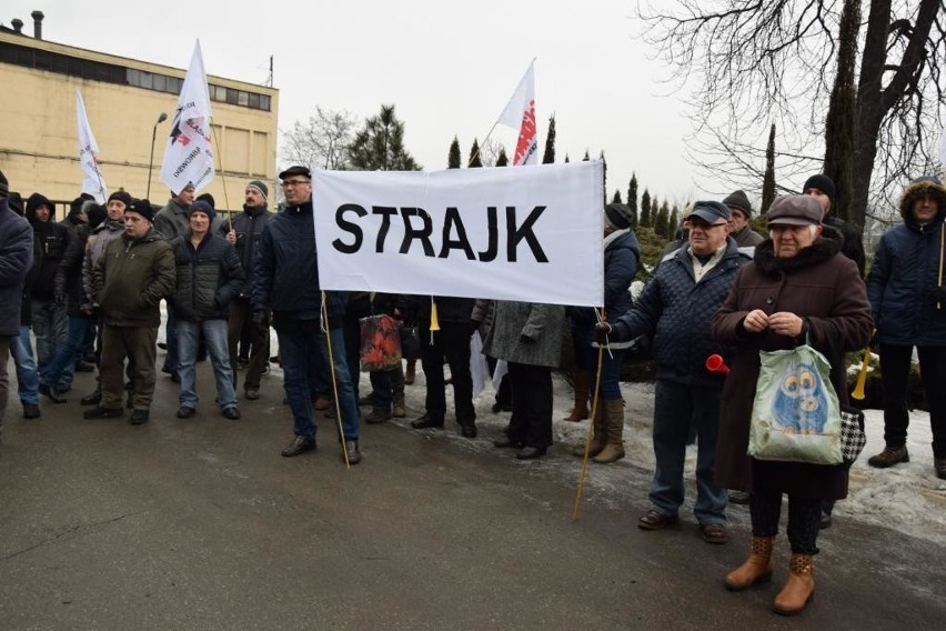 Zawiercie: Pracownicy pikietowali przed odlewnią [WIDEO, ZDJĘCIA]