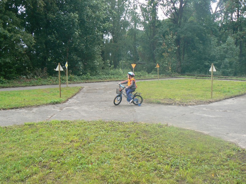Miasteczko ruchu drogowego w Sokółce: Rowerzyści uczyli się bezpiecznej jazdy (zdjęcia)