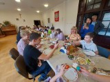 Augustów. Caritas zorganizował śniadanie wielkanocne dla uchodźców z Ukrainy