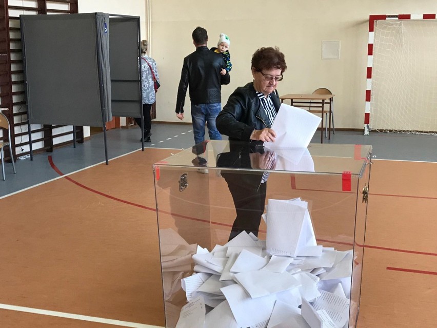 Wybory parlamentarne 2019 w powiecie włoszczowskim. Wybieramy 16 posłów i jednego senatora. Zobacz nasz raport na bieżąco (ZDJĘCIA)