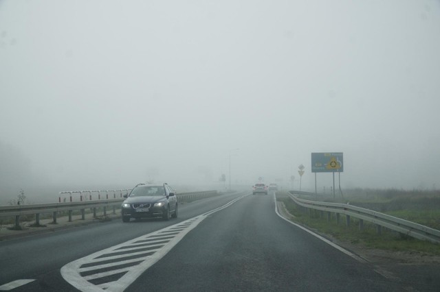 Mgła będzie ograniczała widoczność na drogach.