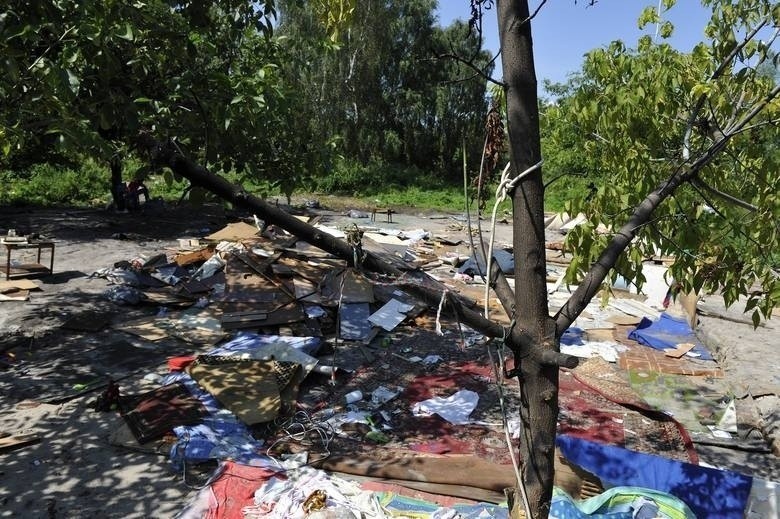 Zniszczone koczowisko Romów w gdańskm Jelitkowie we wrześniu...