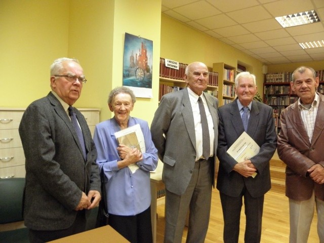 Od lewej prof. Włodzimierz Jastrzębski, Urszula Steinke, Jan Malicki, Kazimierz Jan Jaruszewski i Czesław Łoński.
