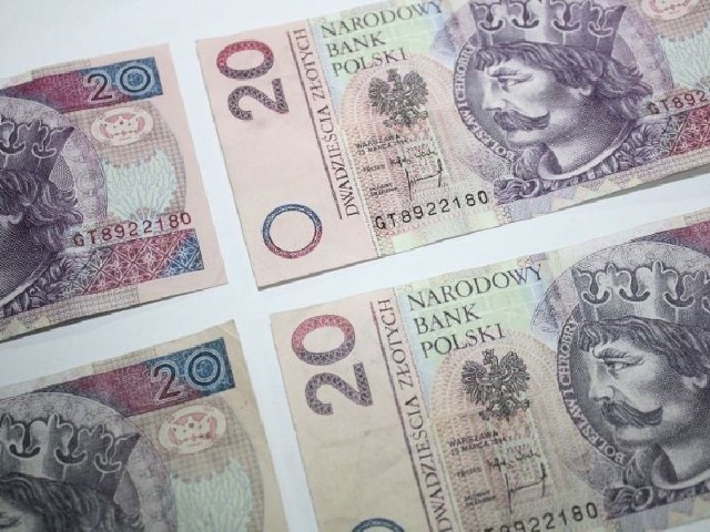 Fałszywe banknoty zabezpieczone przez skarżyskich policjantów.