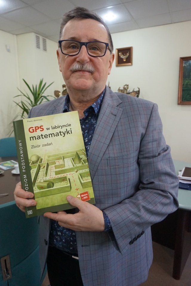 Nauczyciel z Ożarowa, Wojciech Majcher, współautorem podręcznika do matematyki