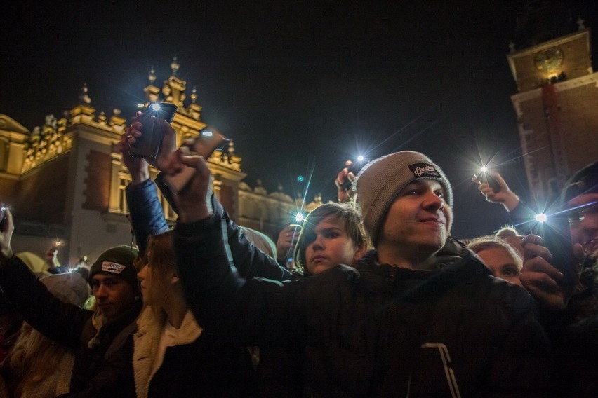 Sylwester w Krakowie 2018. Krakowianie powitali Nowy Rok! [ZDJĘCIA]