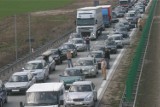 Farby i rozpuszczalniki rozlane na A4. Autostrada w kierunku Wrocławia była zablokowana (ZDJĘCIA)