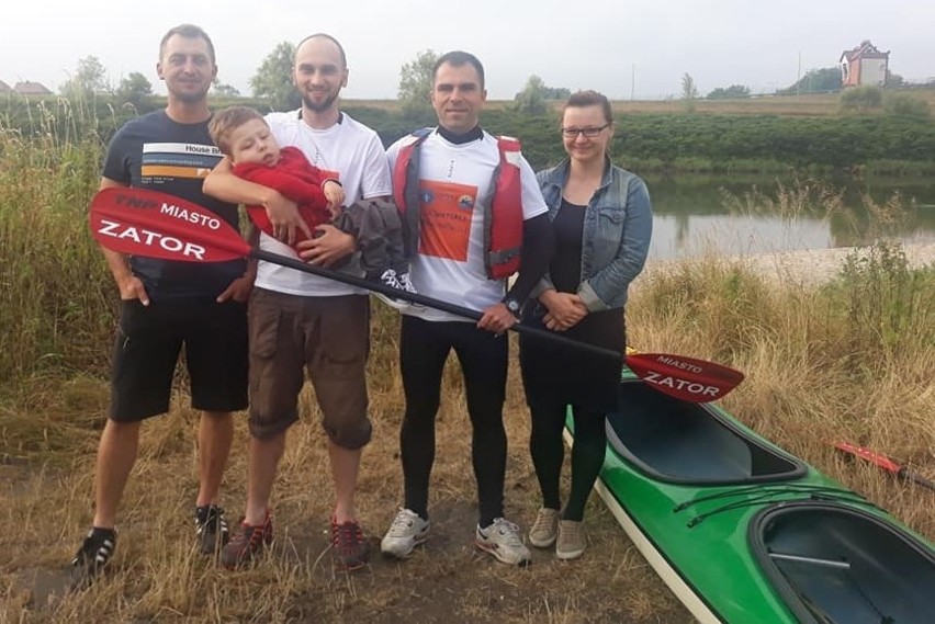 Marek Mroczek i Rafał Kluska popłynęli kajakiem do Gdańska dla niepełnosprawnego Wiktorka [ZDJĘCIA]