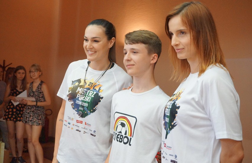 Piłkarki MKS Perła Lublin wręczyły vouchery dla podopiecznych Caritas (ZDJĘCIA)
