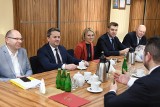 Przedstawiciele Staszowa, Sandomierza i Opatowa w Urzędzie Marszałkowskim. Rozmawiali o współpracy i unijnych pieniądzach (WIDEO)  