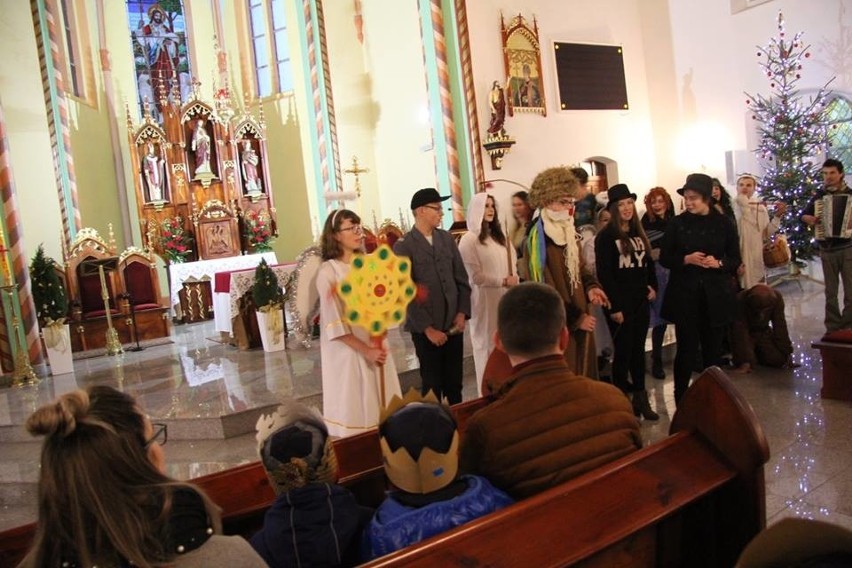 Przegląd zespołów kolędniczych w Tuchomiu.