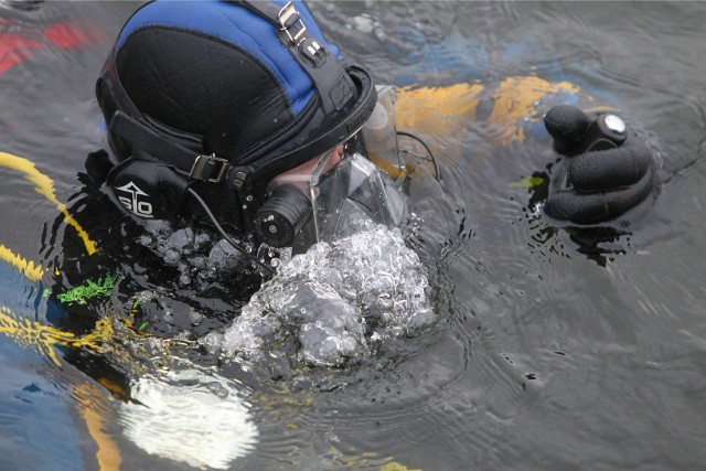 Trwają poszukiwania pompy insulinowej, która zatonęła w Jeziorze Rudnickim Wielkim w Grudziądzu.