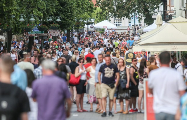 Sopot to najdroższe miejsce na wakacje na całym Wybrzeżu. Co więcej, to najdroższy wakacyjny kurort w skali całego kraju! Turystów to nie odstrasza