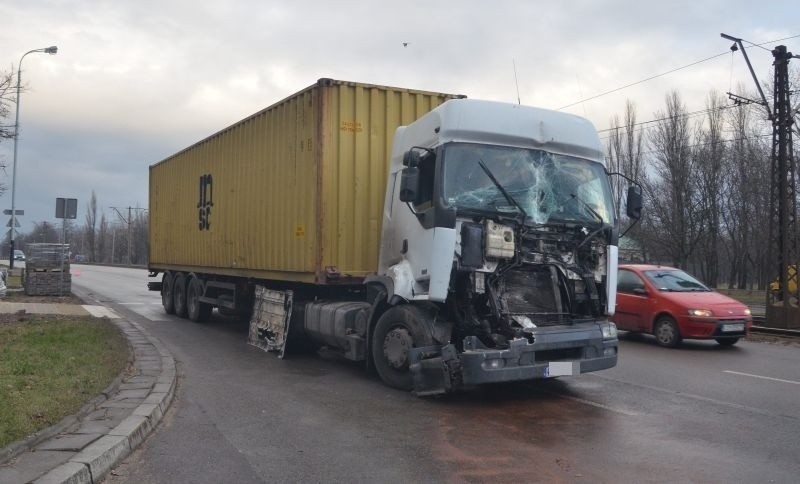 Zderzyły się tiry. Wypadek na Śmigłego-Rydza