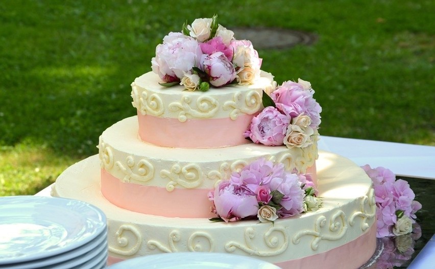 Tort weselny to obowiązkowy deser na każdym wesele,...