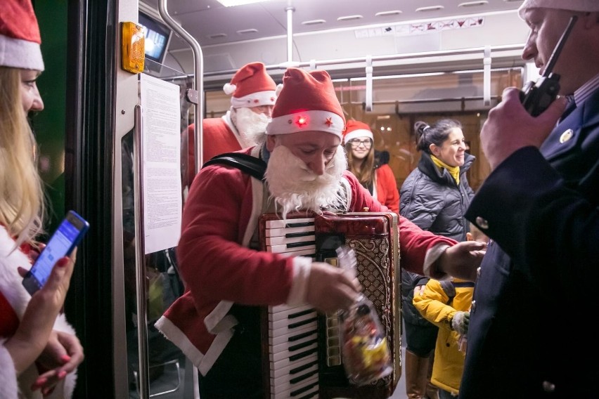 Mikołajowy tramwaj odwiedzi kilka miast w regionie. Na...