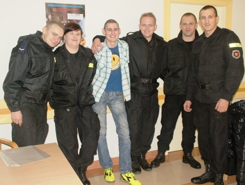 Świętokrzyscy policjanci zarejestrowali się w bazie dawców...