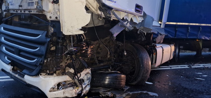 Wypadek na trasie Koszalin - Polanów. Osobówka uderzyła w...