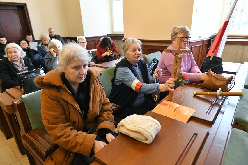 Przed wtorkową sesją skrzynki mailowe poznańskich radnych...