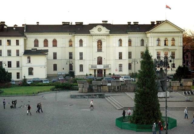 stary rynek przedstary rynek przed ratuszem