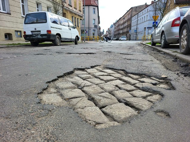 Ulica Niemcewicza przed remontem.