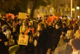 Protest kobiet w Częstochowie. Około tysiąca osób wyraziło swój sprzeciw wobec decyzji Trybunału Konstytucyjnego