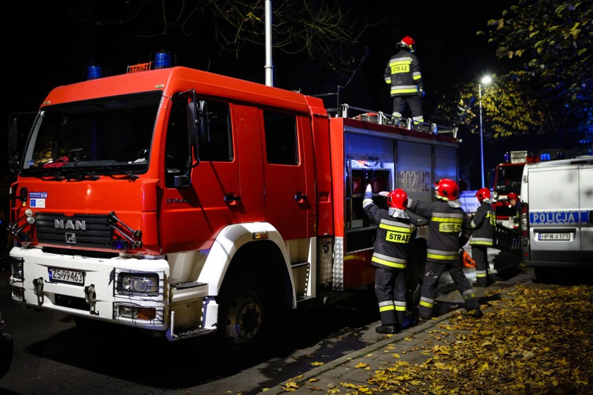 Szczecin: Zawalił się dach w dawnej przychodni przy Słowackiego [zdjęcia]