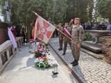 W Sandomierzu upamiętniono 79. rocznicę Akcji "Burza" i bitwy pod Pielaszowem. Przed mogiłą złożono kwiaty i zapalono znicze. Zobacz zdjęcia