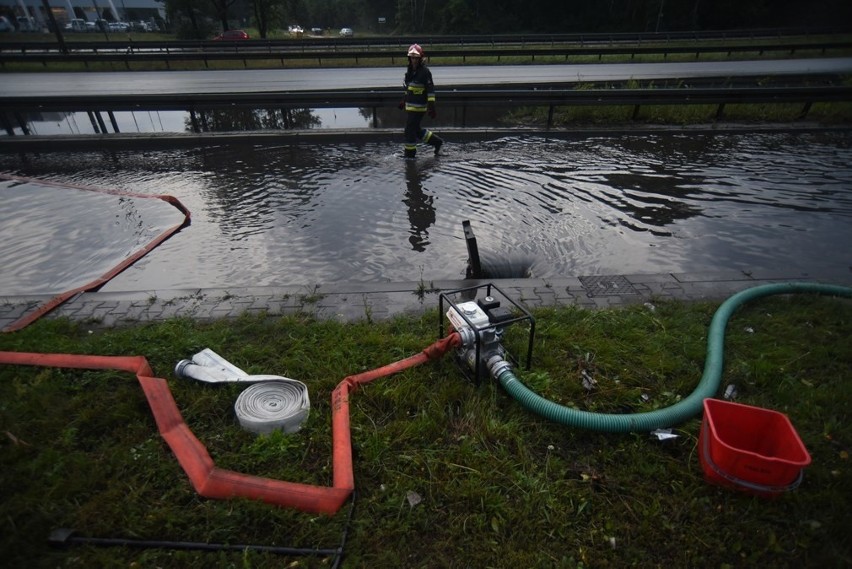 Burza na Śląsku : już grzmi i pada deszcz. 

PROGNOZA POGODY