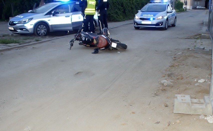 Policyjny pościg za motocyklistą. Uciekał bo miał zakaz prowadzenia (zdjęcia)