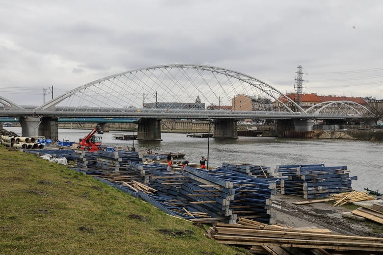 Nad Wisłą w Krakowie powstają nowe mosty kolejowe