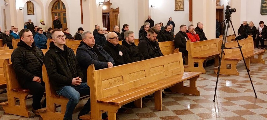 Męskie Grupy Różańcowe Nazaret z Ostrowi Mazowieckiej oraz z Ostrołęki zorganizowały akcję charytatywną