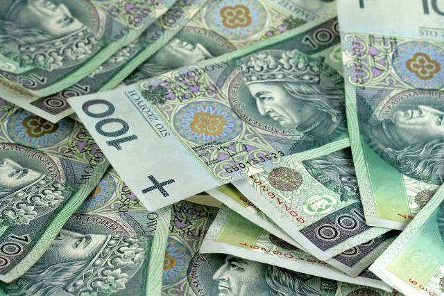 Najwięcej na zmianach podatkowych mają zyskać osoby zarabiające powyżej 12 500 złotych. Zmiany w Polskim Ładzie mają wejść w życie od 1 lipca 2022 r.