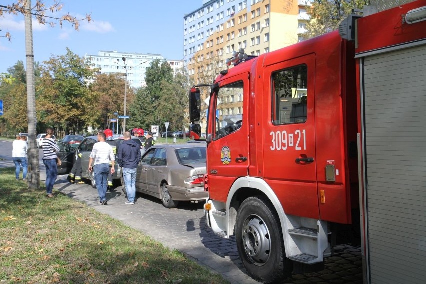 Wypadek na Zaporoskiej. Wyprzedzał przed przejściem [ZDJĘCIA]