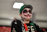 Halloween na Stadionie Zimowym: Kibice w przebraniach weszli za darmo na mecz GKS Tychy - Podhale ZDJĘCIA