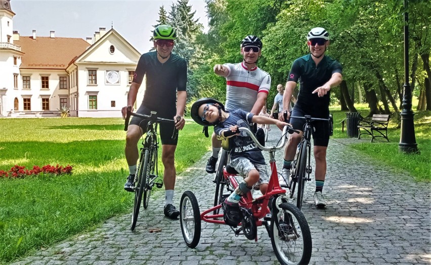 Kolarska ekipa wyrusza z Tarnobrzega do Gdańska, żeby pomóc małemu Adrianowi. Liczy się każdy kilometr!