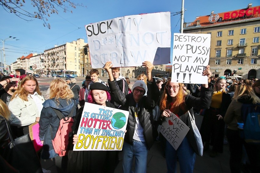 Młodzież zastrajkowała w centrum Wrocławia. Dla klimatu! [ZDJĘCIA]