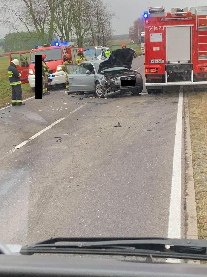 Wypadek w Sulęcinie-Kolonii 9.11.2021. Na DW 677 zderzyły się trzy samochody. Zdjęcia