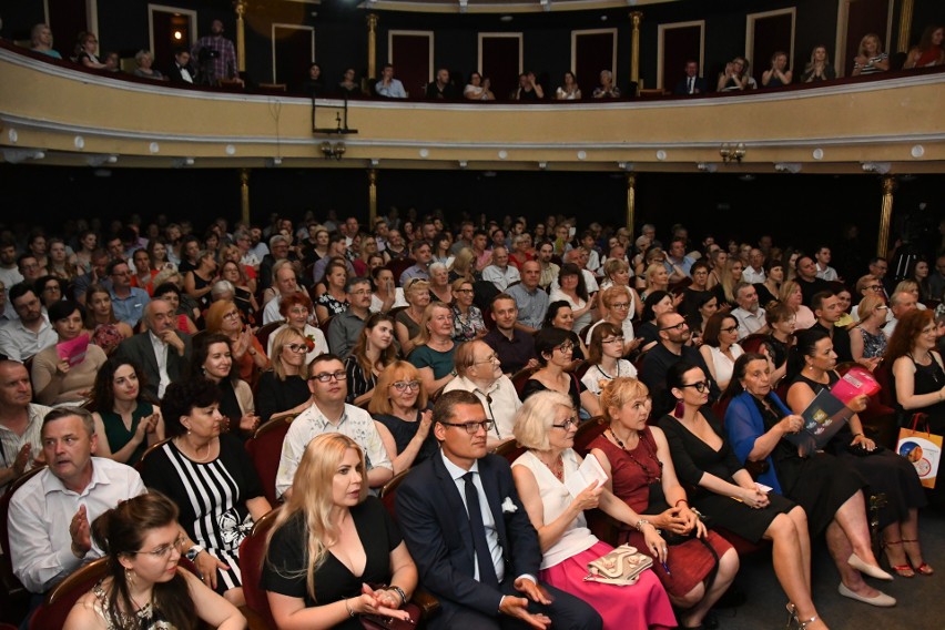 Komedia górą w Kielcach! Dzikie Róże dla aktorów rozdane [WIDEO, ZDJĘCIA]