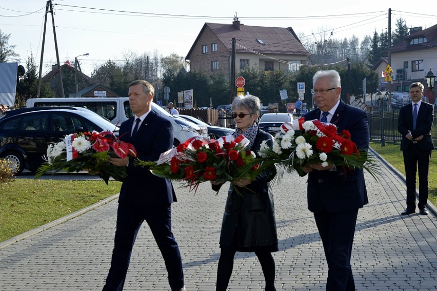 W Bobowej stanie jedna z ławeczek niepodległości finansowanych przez MON [ZDJĘCIA]