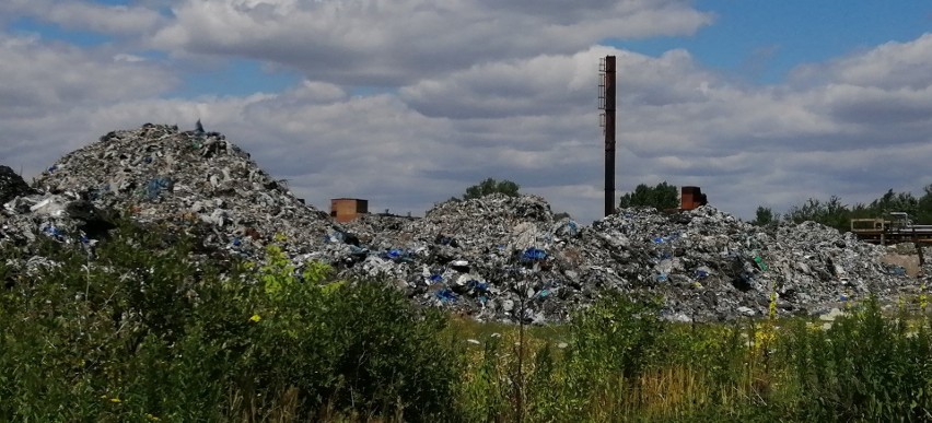 Hałdy odpadów na terenie "Boruty"......