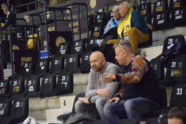 Łomża Vive Kielce ograło Handball Stal Mielec w sobotnim meczu PGNiG Superligi, a poczynaniom mistrzów Polski z trybun przyglądały się znane osoby. Zobacz je na zdjęciach,